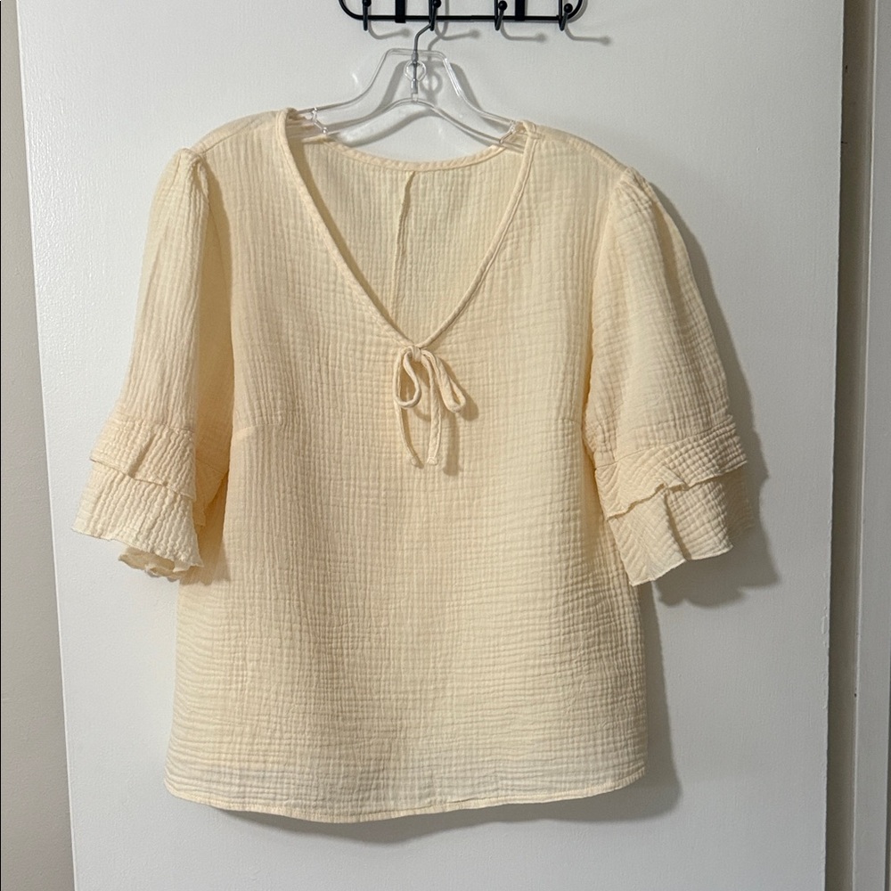 Source Unknown Cream Blouse with Ruffle Sleeves